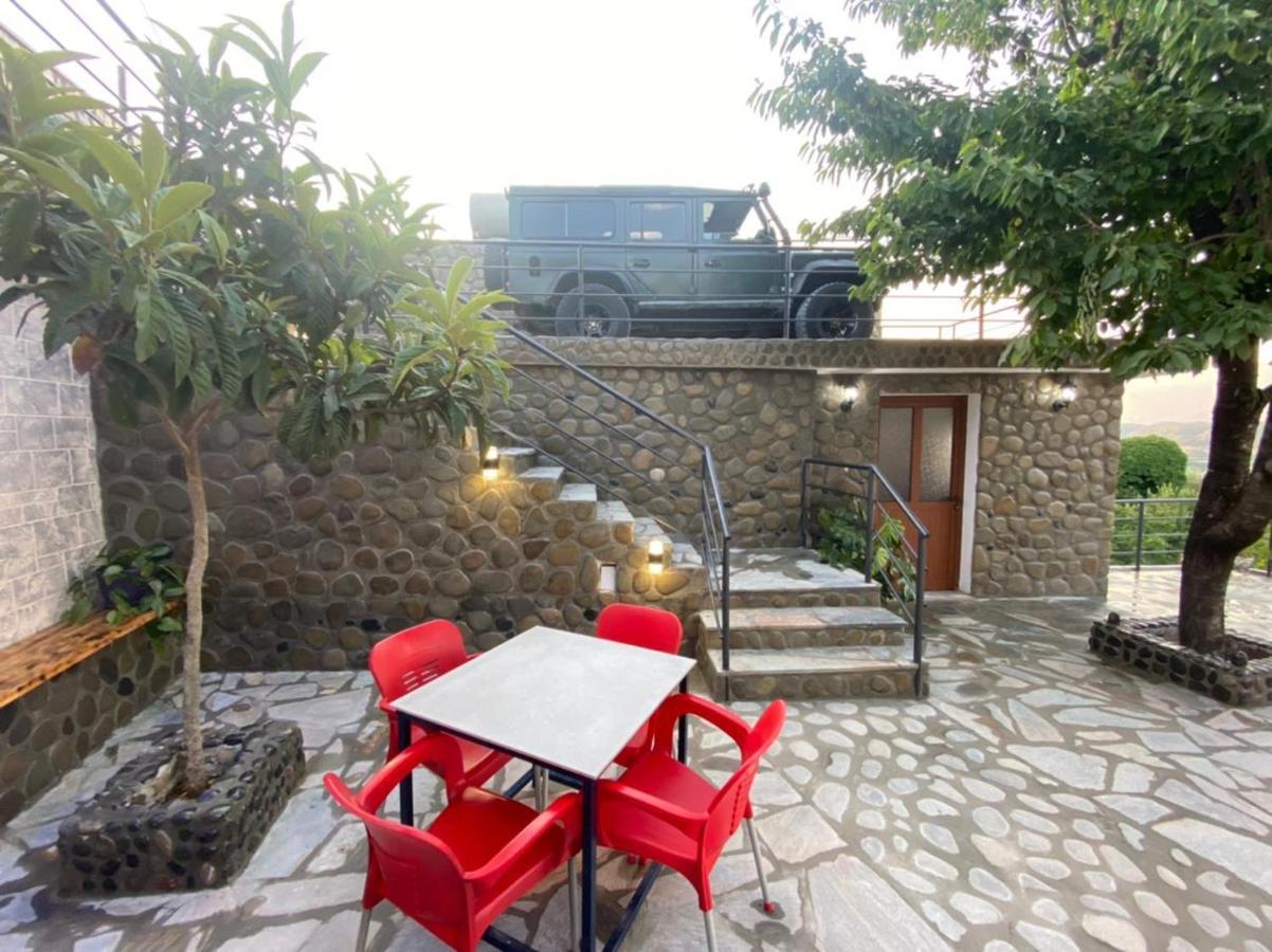 Bixhaku Guesthouse ジロカストラ エクステリア 写真