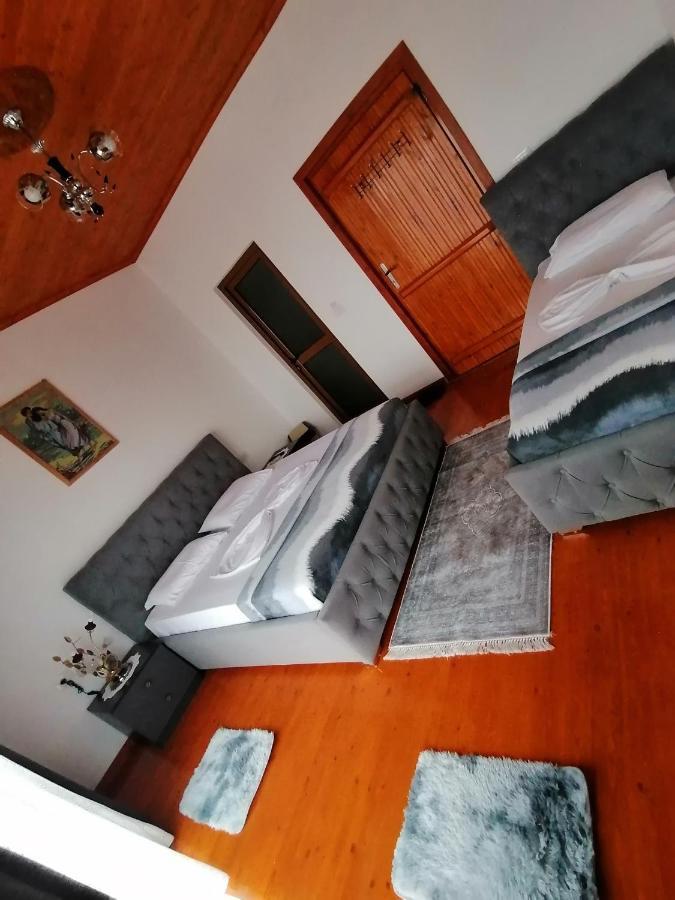 Bixhaku Guesthouse ジロカストラ エクステリア 写真